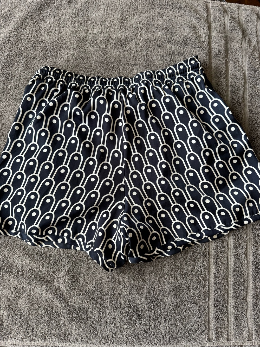 Armani Exchange black & white geometric pattern athletic shorts-size 4